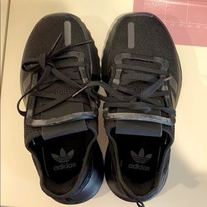 Boys Black Adidas tennis shoes